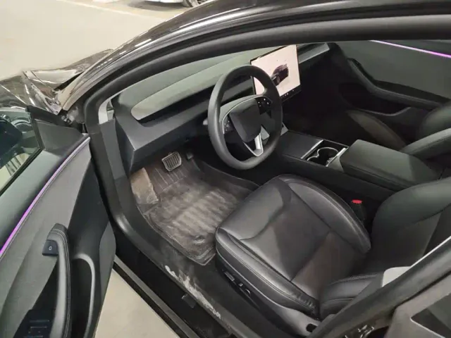 Tesla Model 3 — Фото автомобиля 15