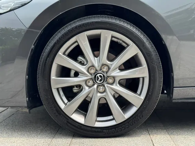 Mazda Axela — Фото автомобиля 24