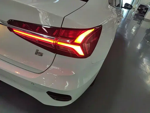 Roewe i5 — Фото автомобиля 7