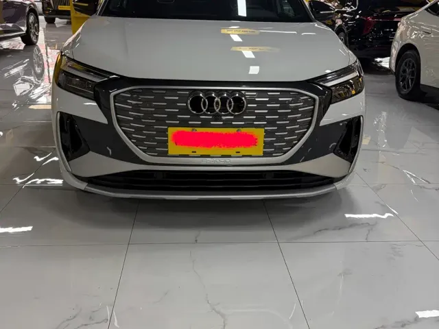 Фотография автомобиля — Audi Q4 e-tron