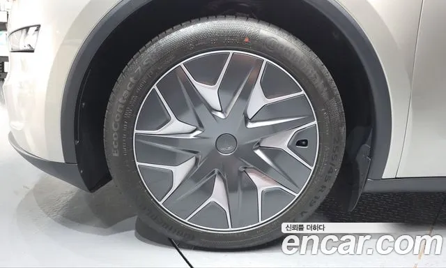 Tesla Model Y — Фото автомобиля 5