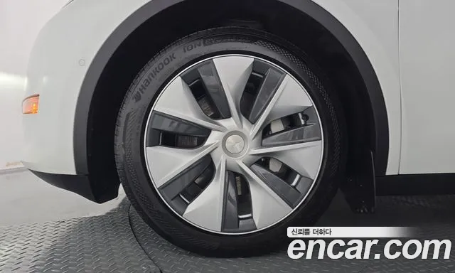 Tesla Model Y — Фото автомобиля 5