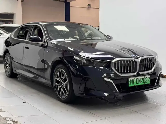 BMW i5 — Фото автомобиля 3