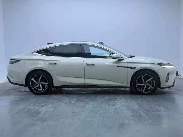 BYD Seal 07 DM-i — Фото автомобиля 3