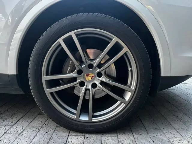 Porsche Cayenne — Фото автомобиля 16
