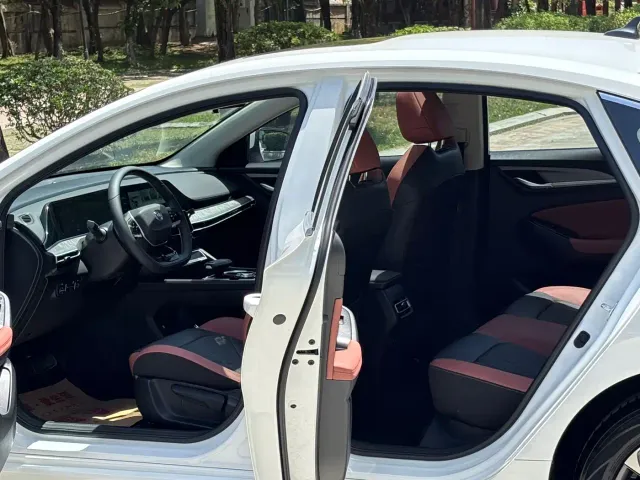 Changan Eado — Фото автомобиля 10