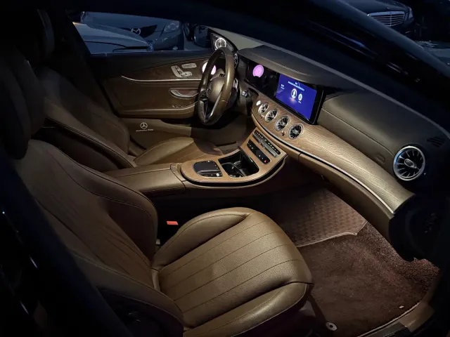 Mercedes-Benz E-Class — Фото автомобиля 4
