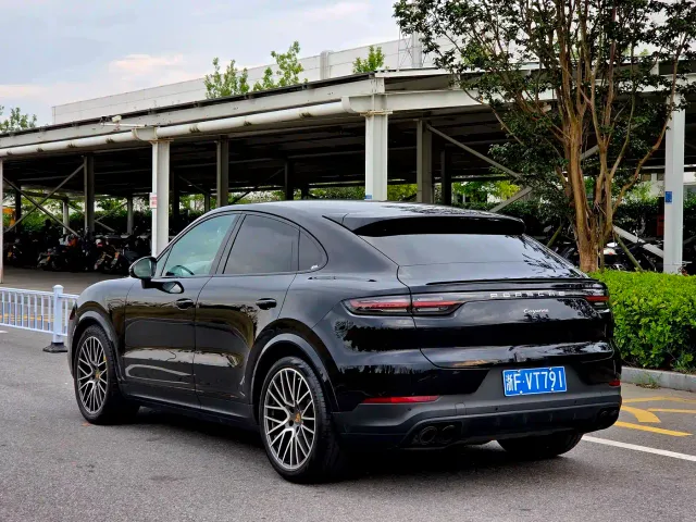 Porsche Cayenne — Фото автомобиля 11