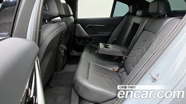 BMW 5-Series — Фото автомобиля 12