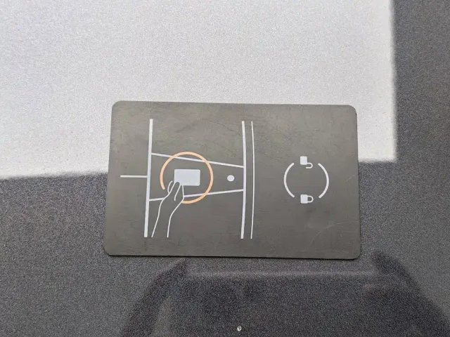Tesla Model Y — Фото автомобиля 19