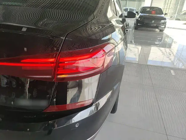 Volkswagen Passat — Фото автомобиля 7