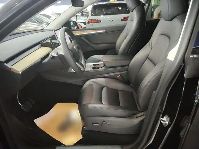 Tesla Model Y — Фото автомобиля 14