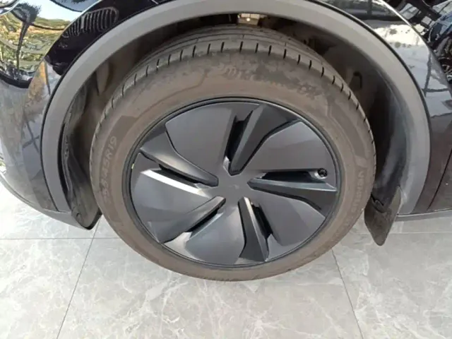 Tesla Model Y — Фото автомобиля 22