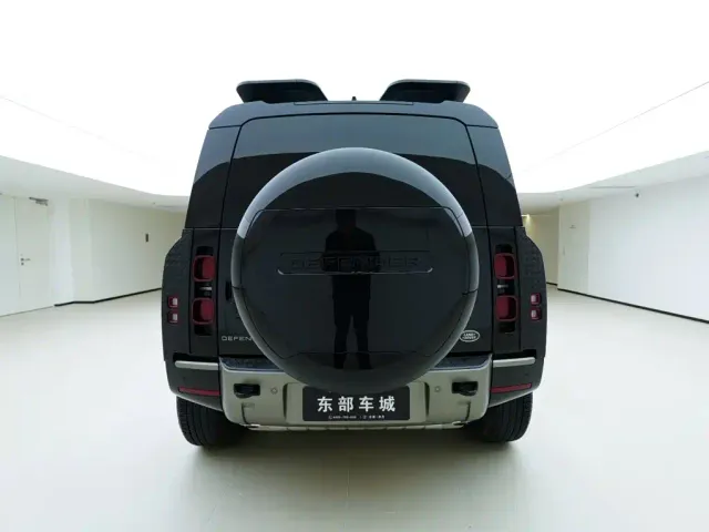 Land Rover Defender — Фото автомобиля 7