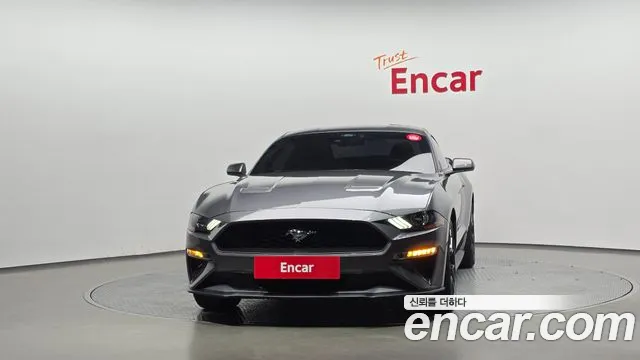 Ford Mustang — Фото автомобиля 3