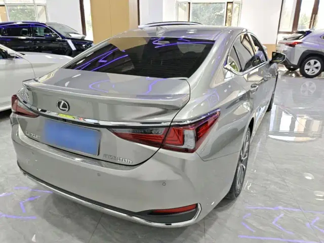 Lexus ES — Фото автомобиля 6