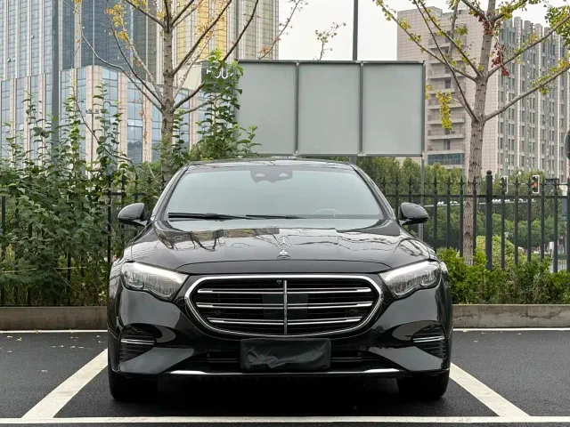 Mercedes-Benz E-Class — Фото автомобиля 2