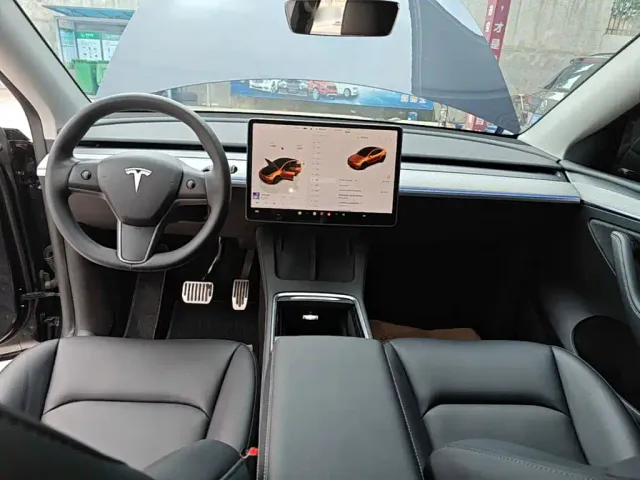 Tesla Model Y — Фото автомобиля 9