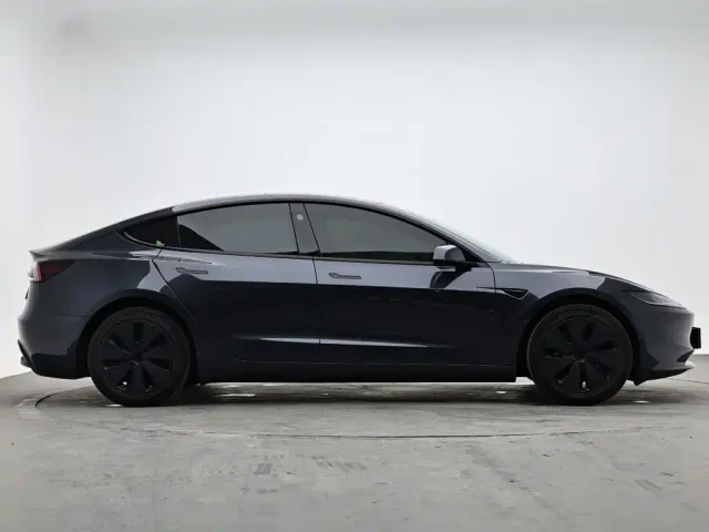 Tesla Model 3 — Фото автомобиля 5