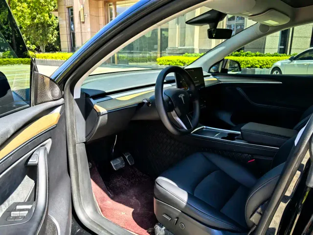 Tesla Model Y — Фото автомобиля 4