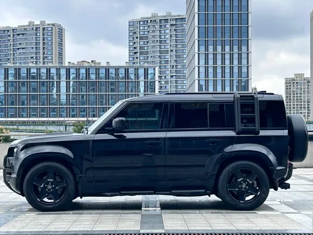 Land Rover Defender — Фото автомобиля 4