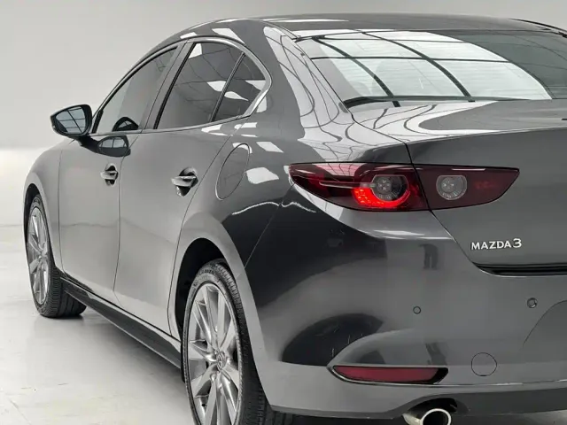 Mazda Axela — Фото автомобиля 8