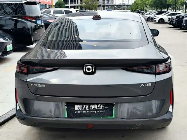 Changan Qiyuan A05 — Фото автомобиля 8
