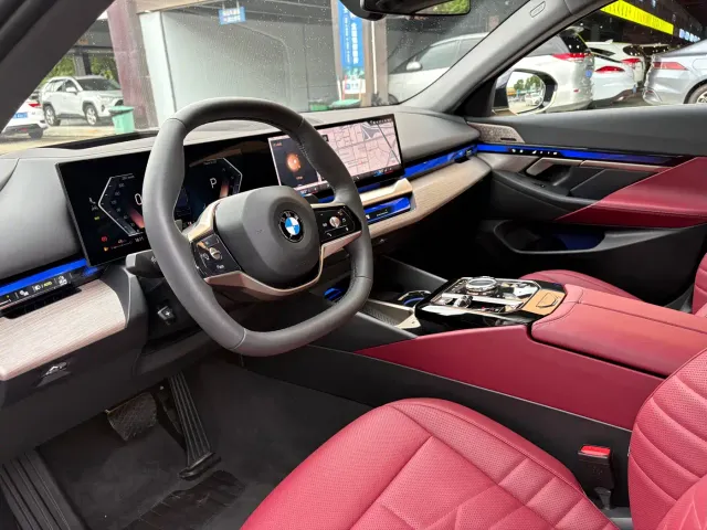 BMW 5 Series — Фото автомобиля 5