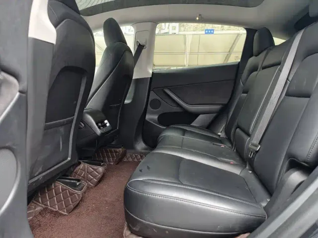 Tesla Model Y — Фото автомобиля 16
