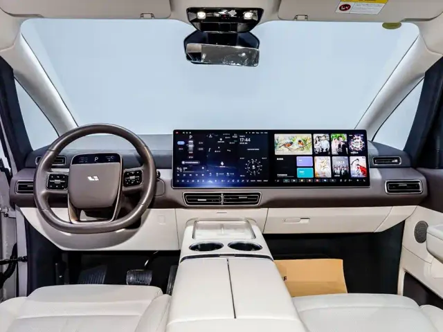 Li Auto MEGA — Фото автомобиля 21