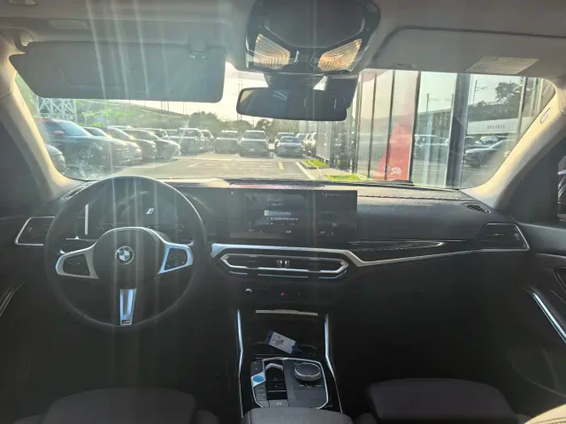 BMW BMW i3 2022 eDrive 35 L — Фото автомобиля 9