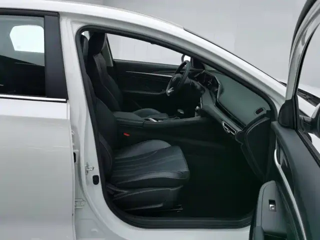 Changan Eado — Фото автомобиля 8