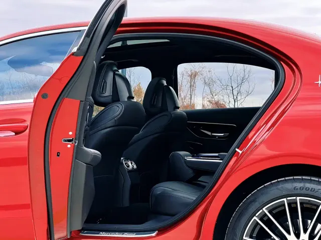 Mercedes-Benz C-Class — Фото автомобиля 28