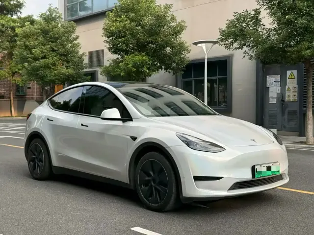 Tesla Model Y 2022 Facelift Rear-Wheel Drive Version — Фото автомобиля 3