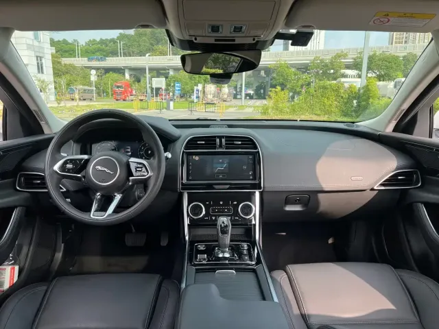 Jaguar XEL — Фото автомобиля 5