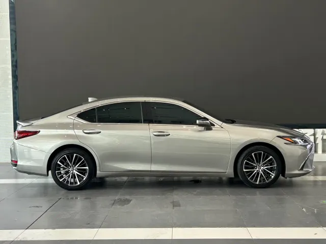 Lexus ES — Фото автомобиля 7