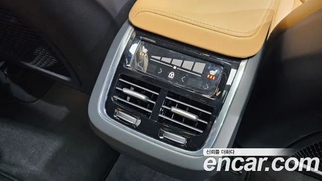 Вольво XC60 — Фото автомобиля 19