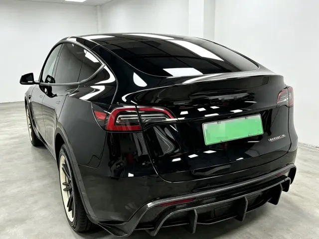 Tesla Model Y — Фото автомобиля 16