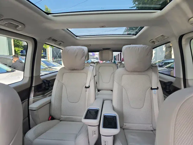 Mercedes-Benz V-Class — Фото автомобиля 18