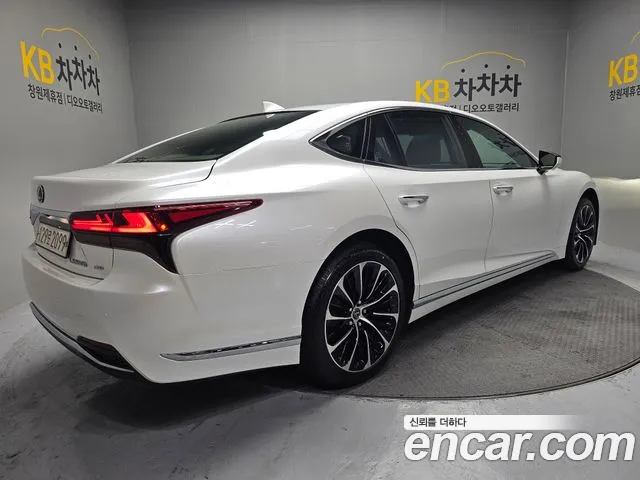 Lexus LS — Фото автомобиля 4