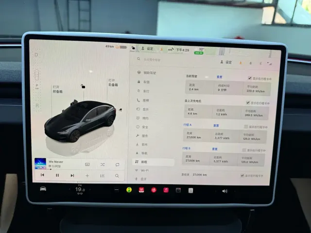Tesla Model 3 — Фото автомобиля 10