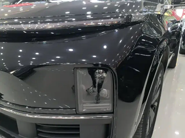 Li Auto L8 — Фото автомобиля 23