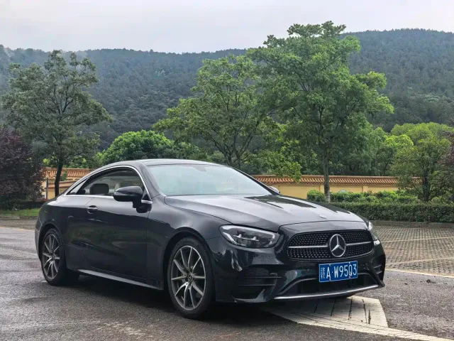 Mercedes-Benz E-Class — Фото автомобиля 2