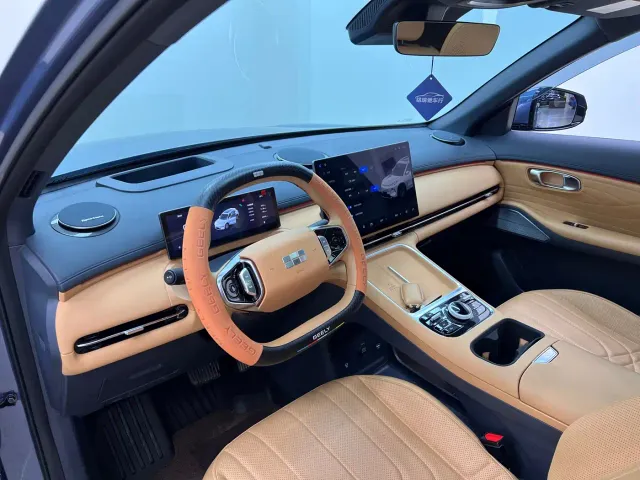 Geely Galaxy Starship 7 EM-i — Фото автомобиля 15