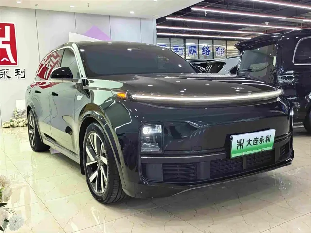 Li Auto L8 — Фото автомобиля 3