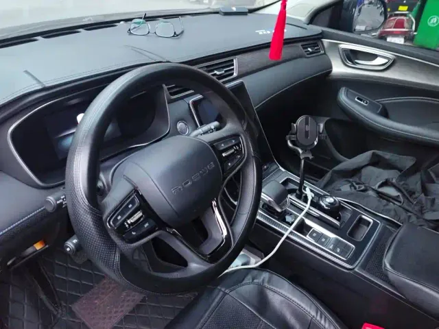 Roewe RX5 — Фото автомобиля 12