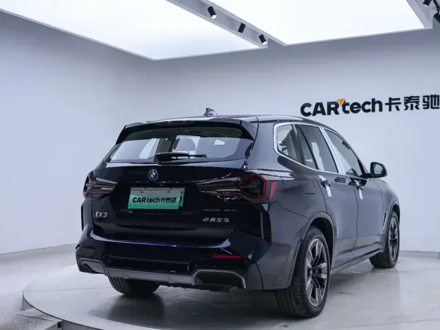 BMW iX3 — Фото автомобиля 20