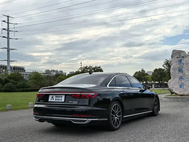 Audi A8 — Фото автомобиля 21