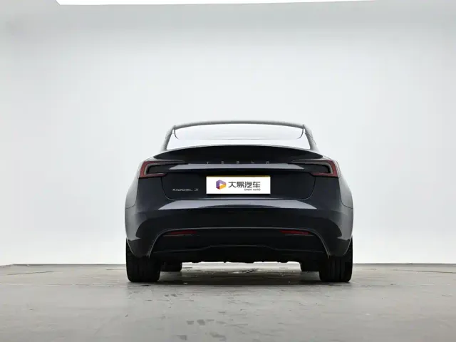 Tesla Model 3 — Фото автомобиля 4