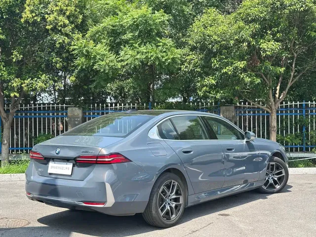 BMW i5 — Фото автомобиля 5